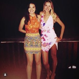 NWOT Ginger Fizz Floral Bodycon Dress With Cross Open Back